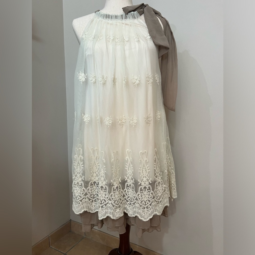 Women’s cream colored dress (S)